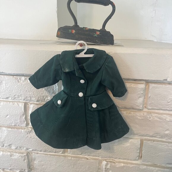 Vintage Dark Green Dressmaker Doll Coat w/ Crochet Flower Hat & Mini Hanger - Picture 3 of 10